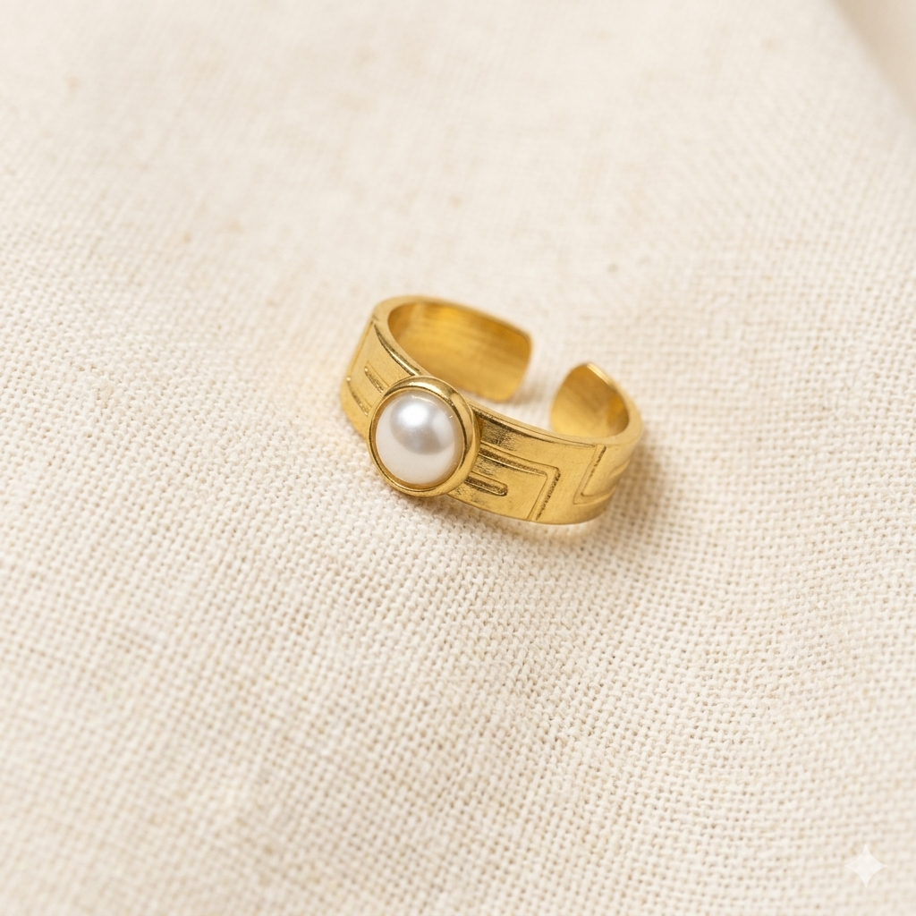 Soft chic pearl ring