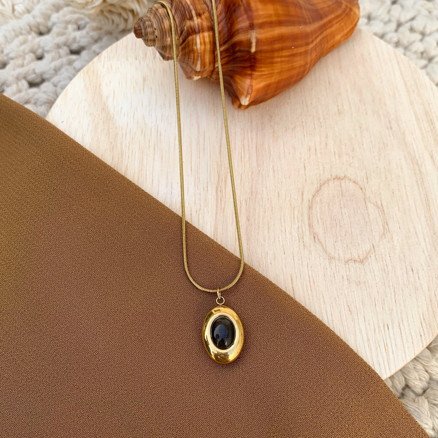 Black aura oval chain pendant
