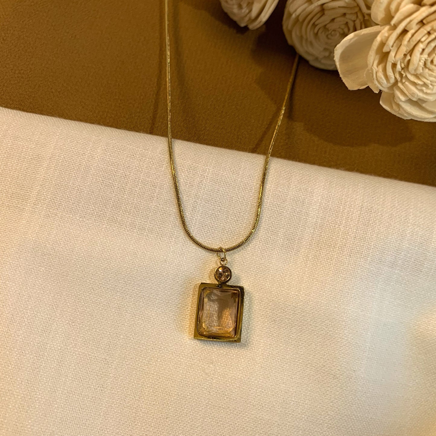 Brown Crystal With Dimond Chain Pendant