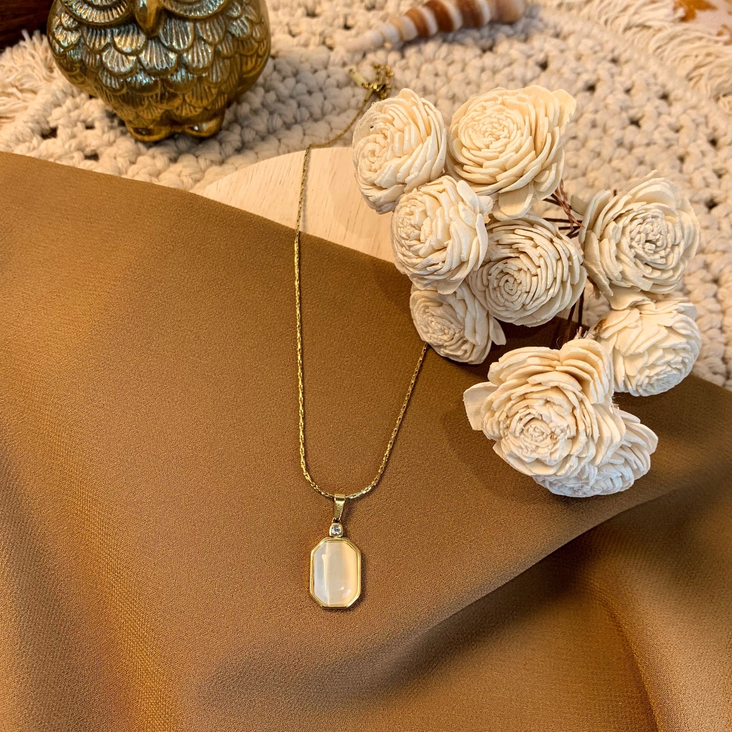 Pearl shade Dimond Touch Chain Pendant