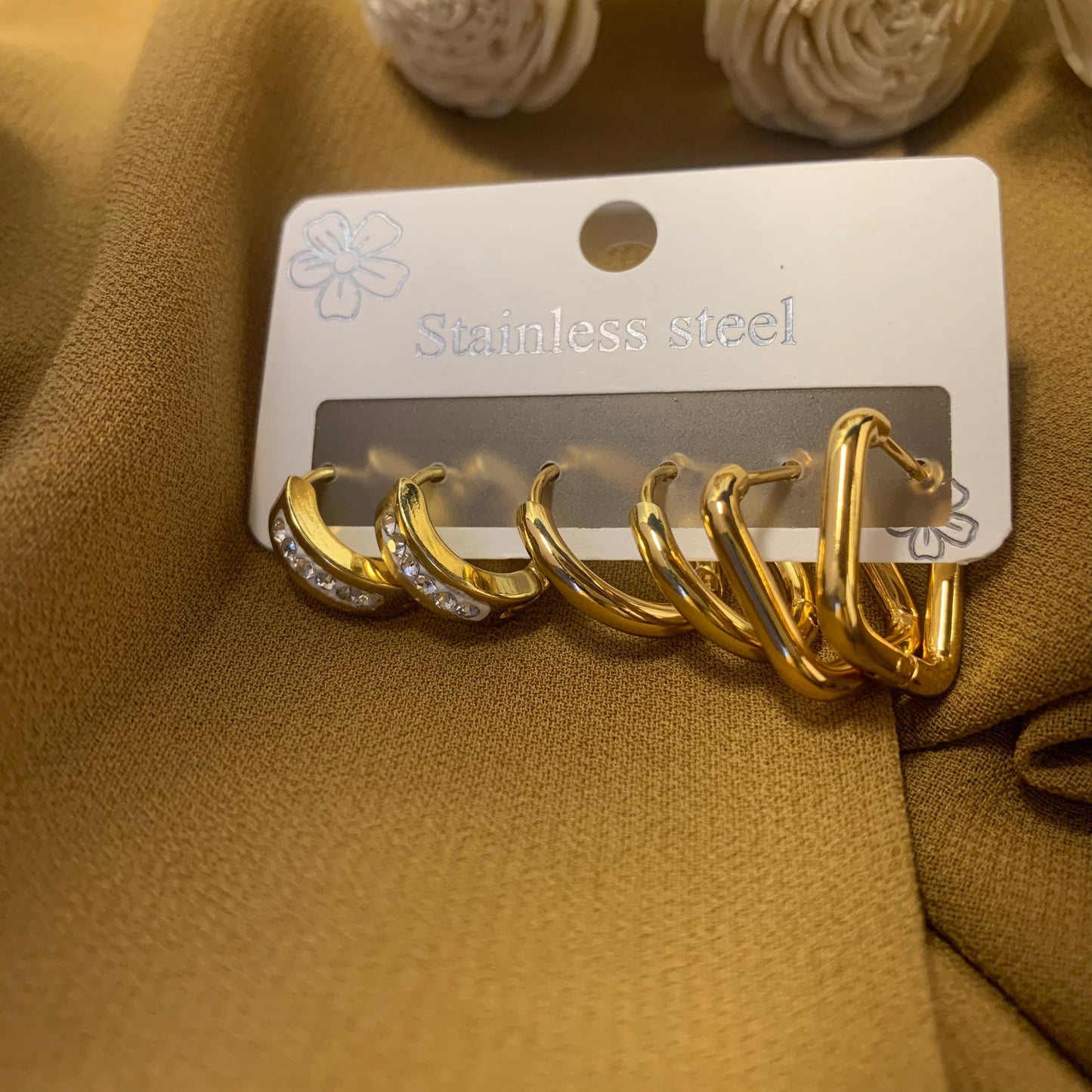 Golden hoops (3 pairs)