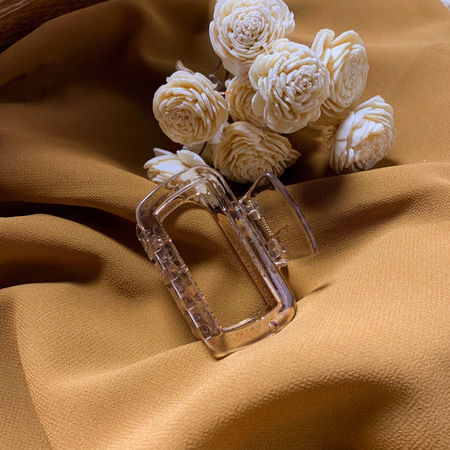 Yellow tint nude claw