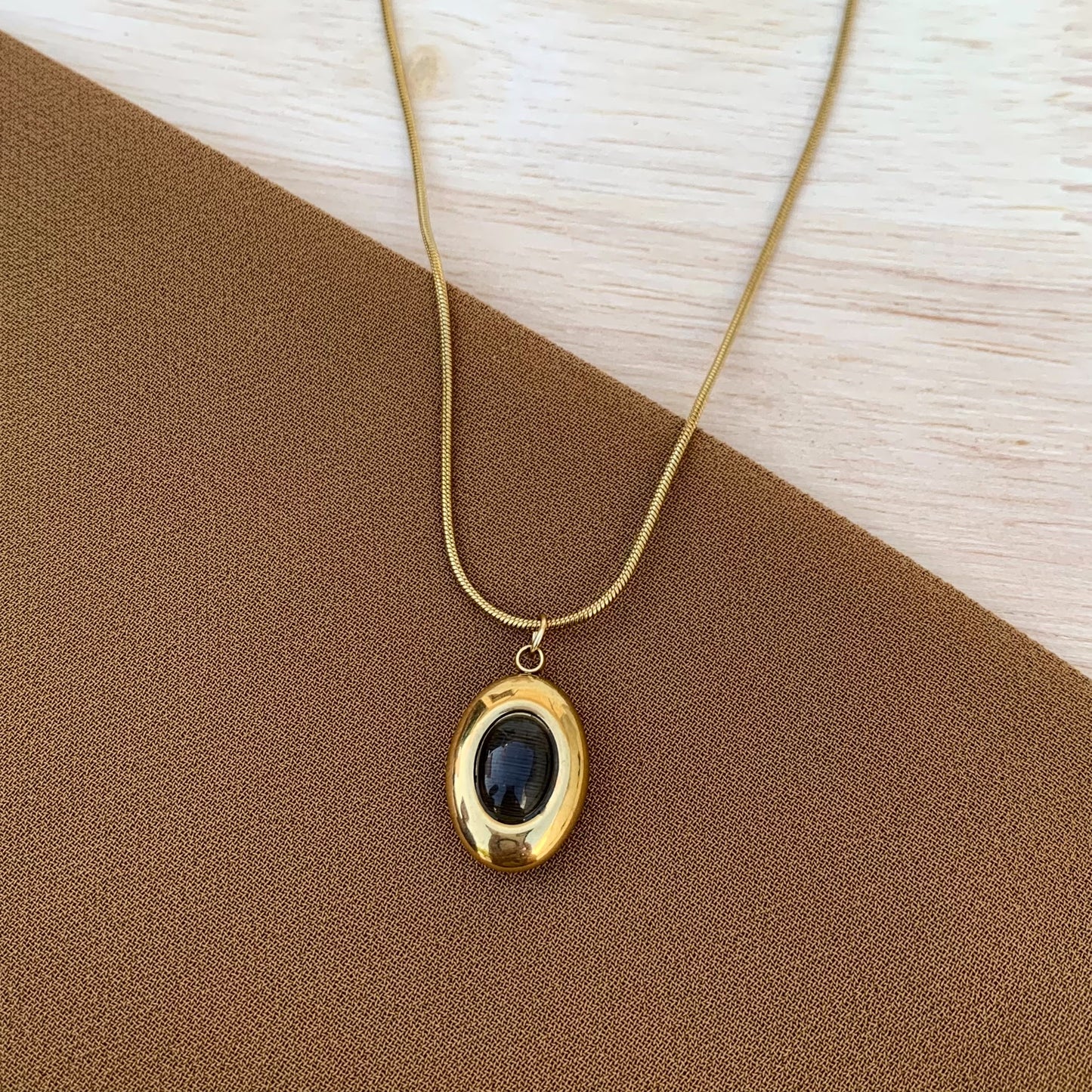 Black aura oval chain pendant