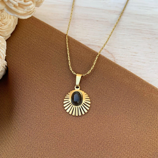 Dawn style black chain pendant