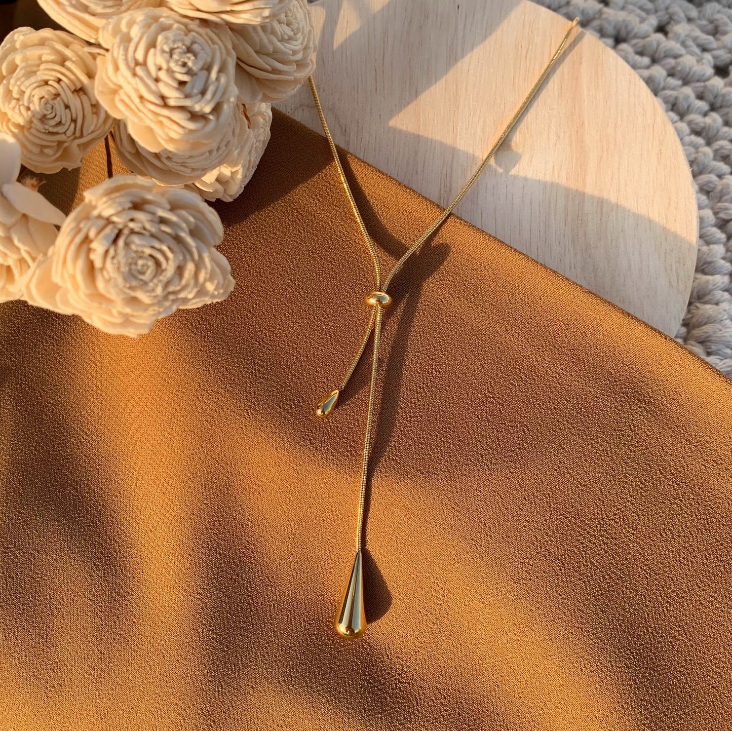 Drop shape adjustable necklace