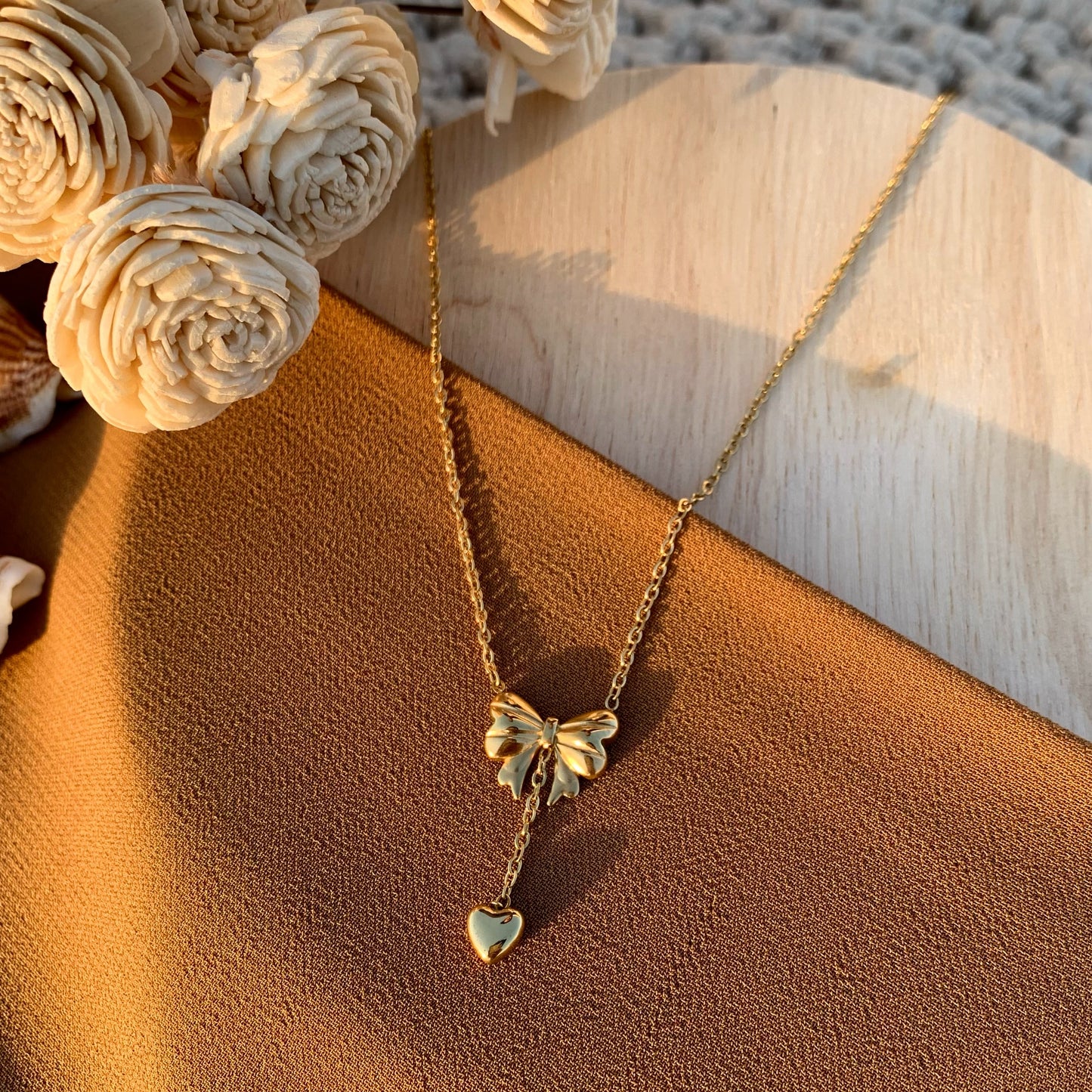 Bow hanging heart chain pendant