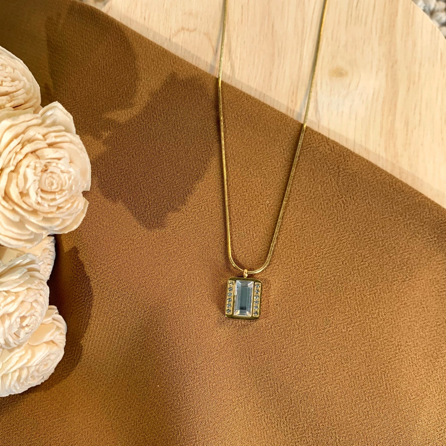 Dimond stud crystal chain pendant