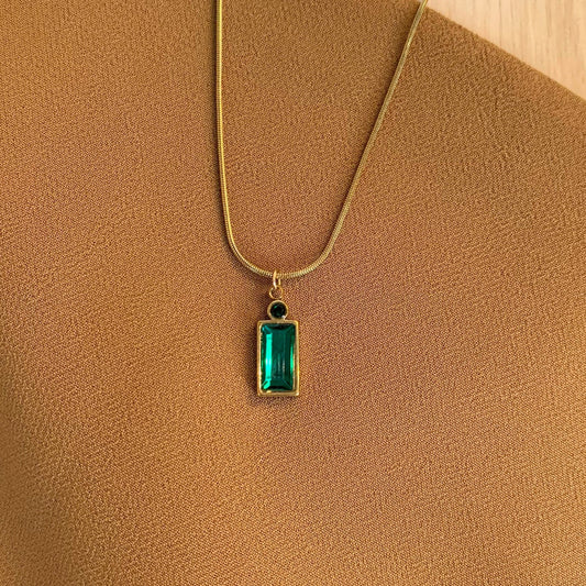 Emerald green crystal chain pendant