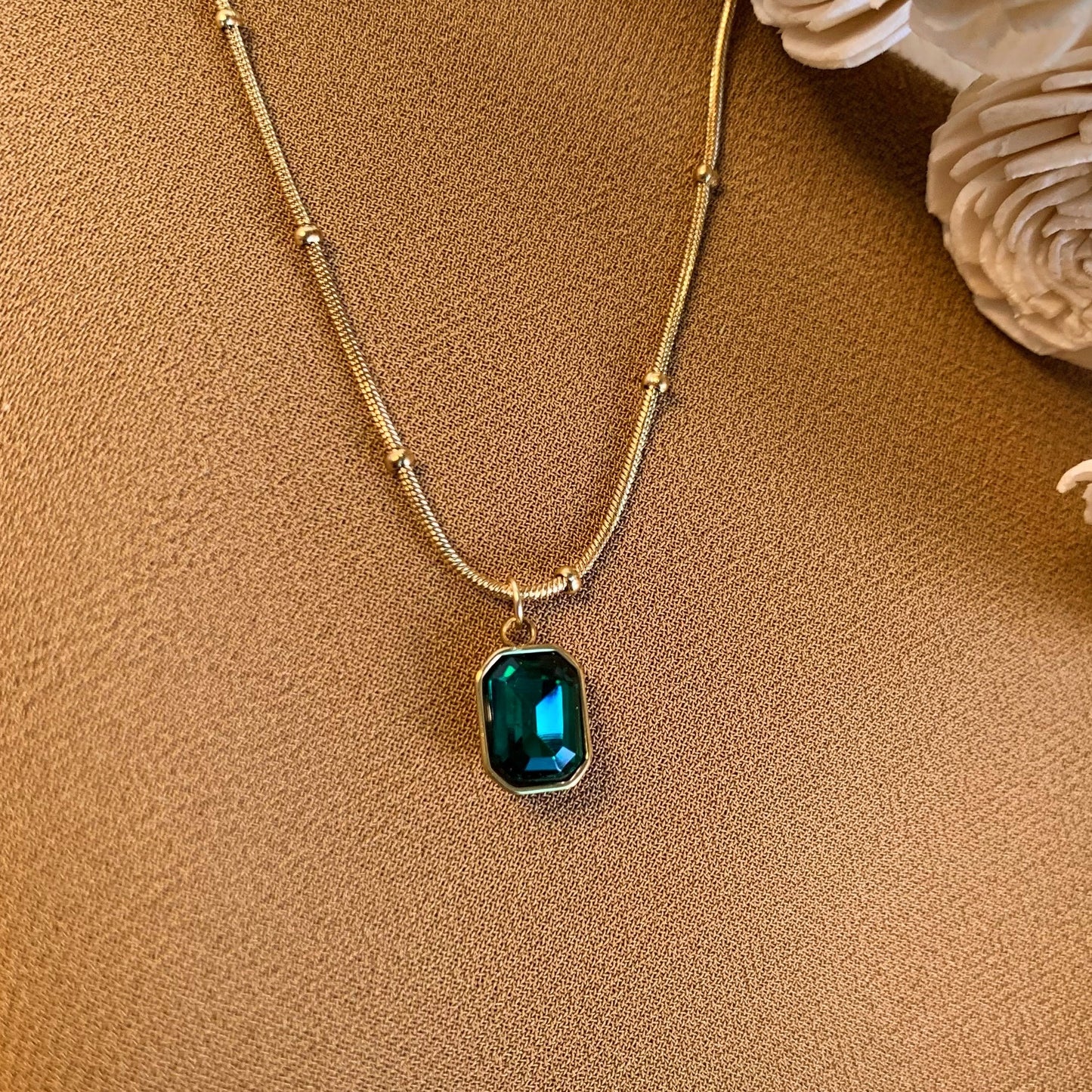 Emerald green beaded chain pendant