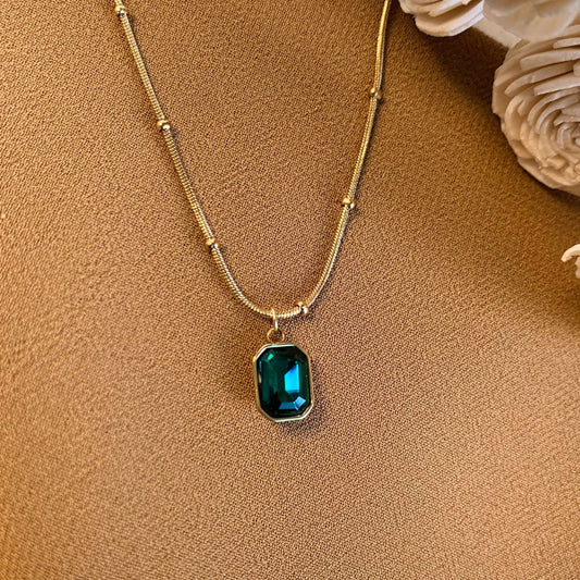 Emerald green beaded chain pendant