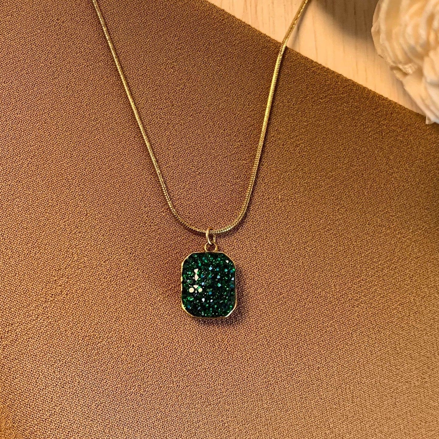Sparkle diamond green chain pendant