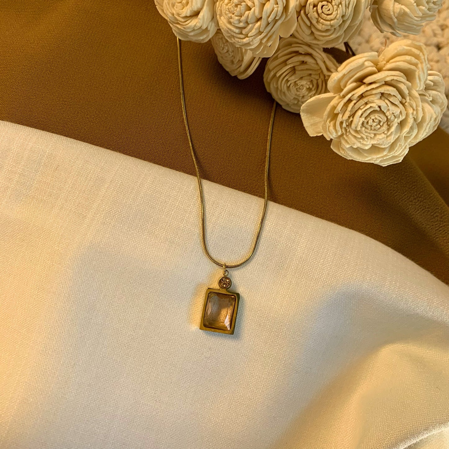 Brown Crystal With Dimond Chain Pendant