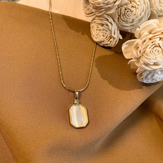 Pearl shade Dimond Touch Chain Pendant