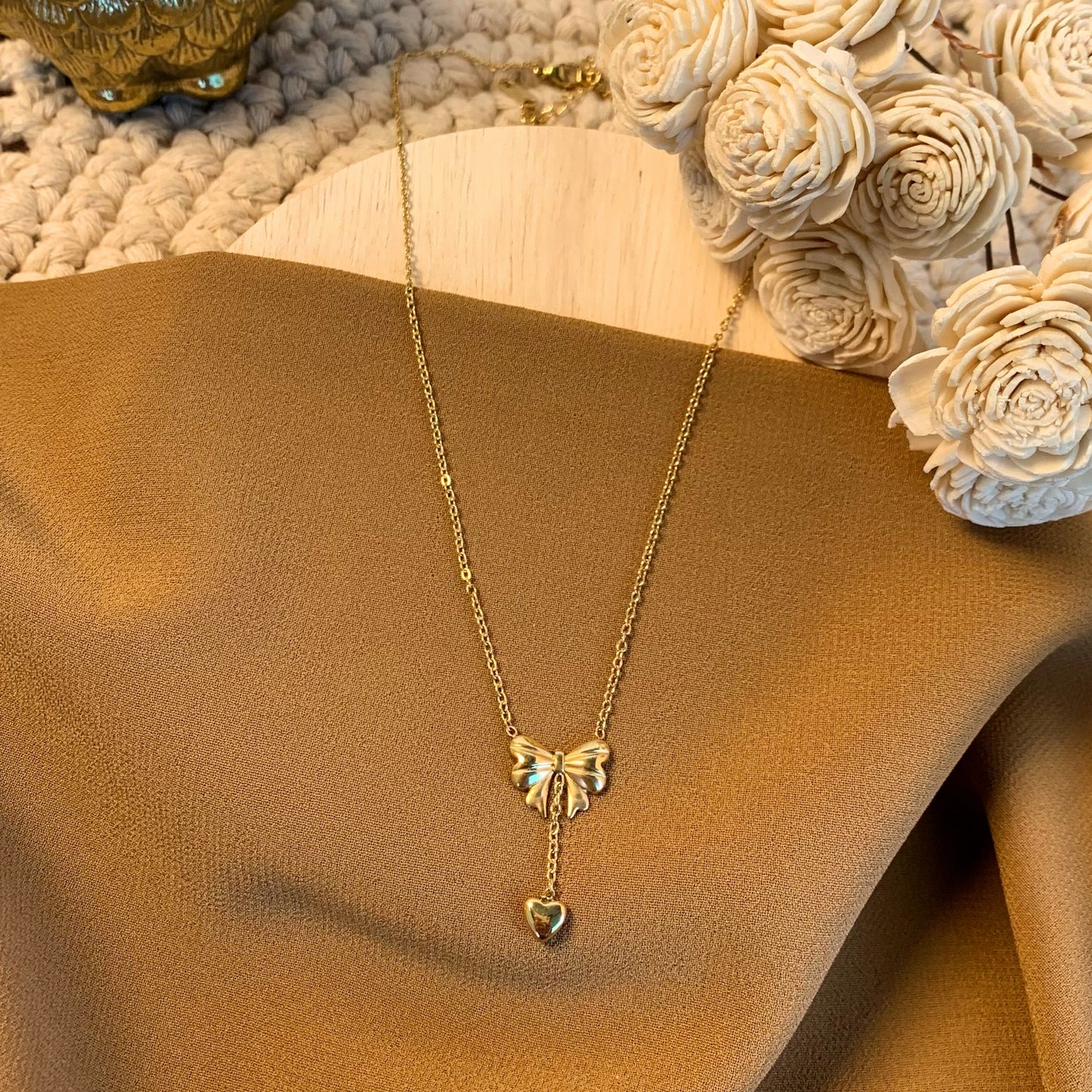 Bow hanging heart chain pendant
