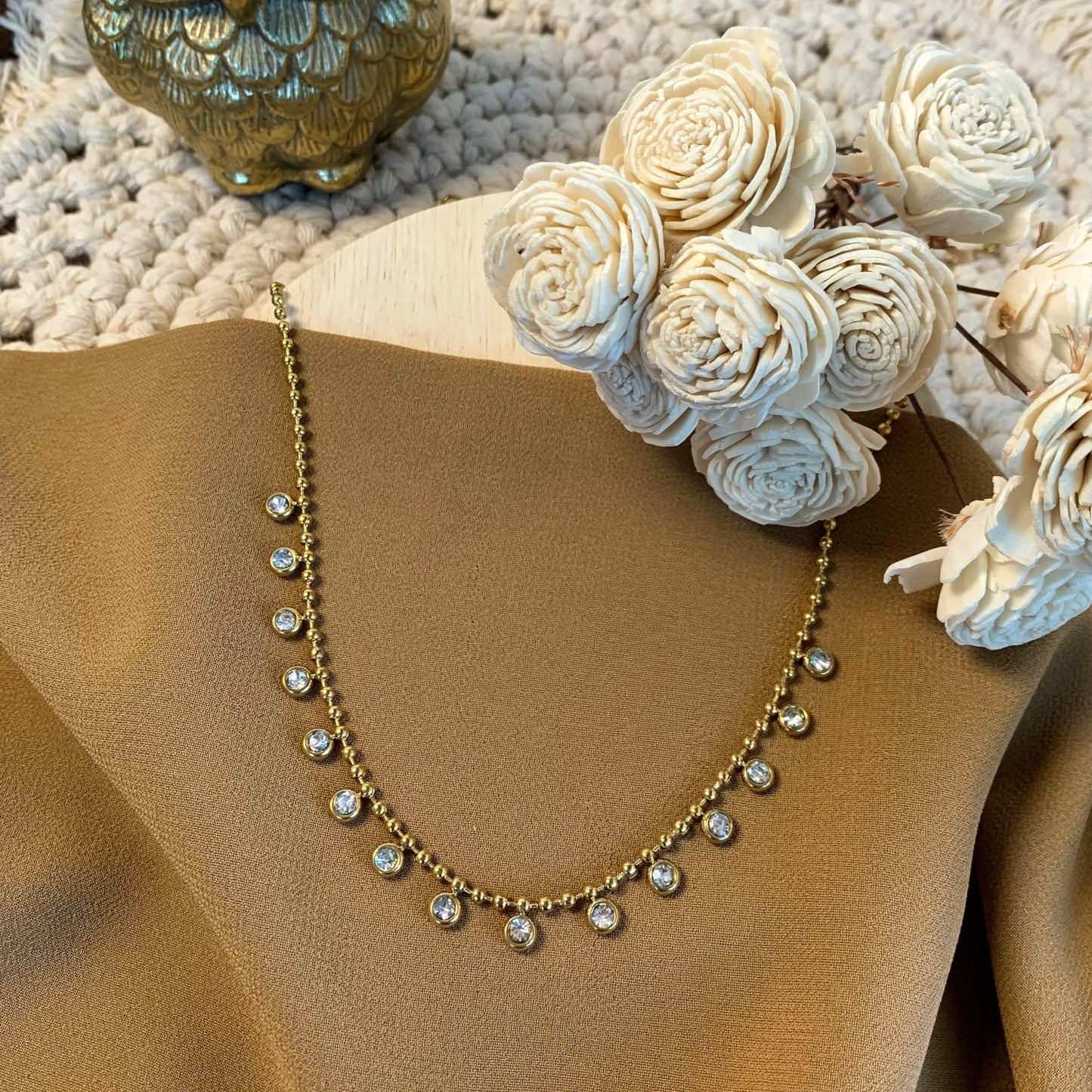 Elegant diamond sleek necklace