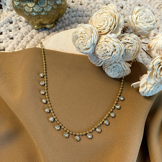 Elegant diamond sleek necklace