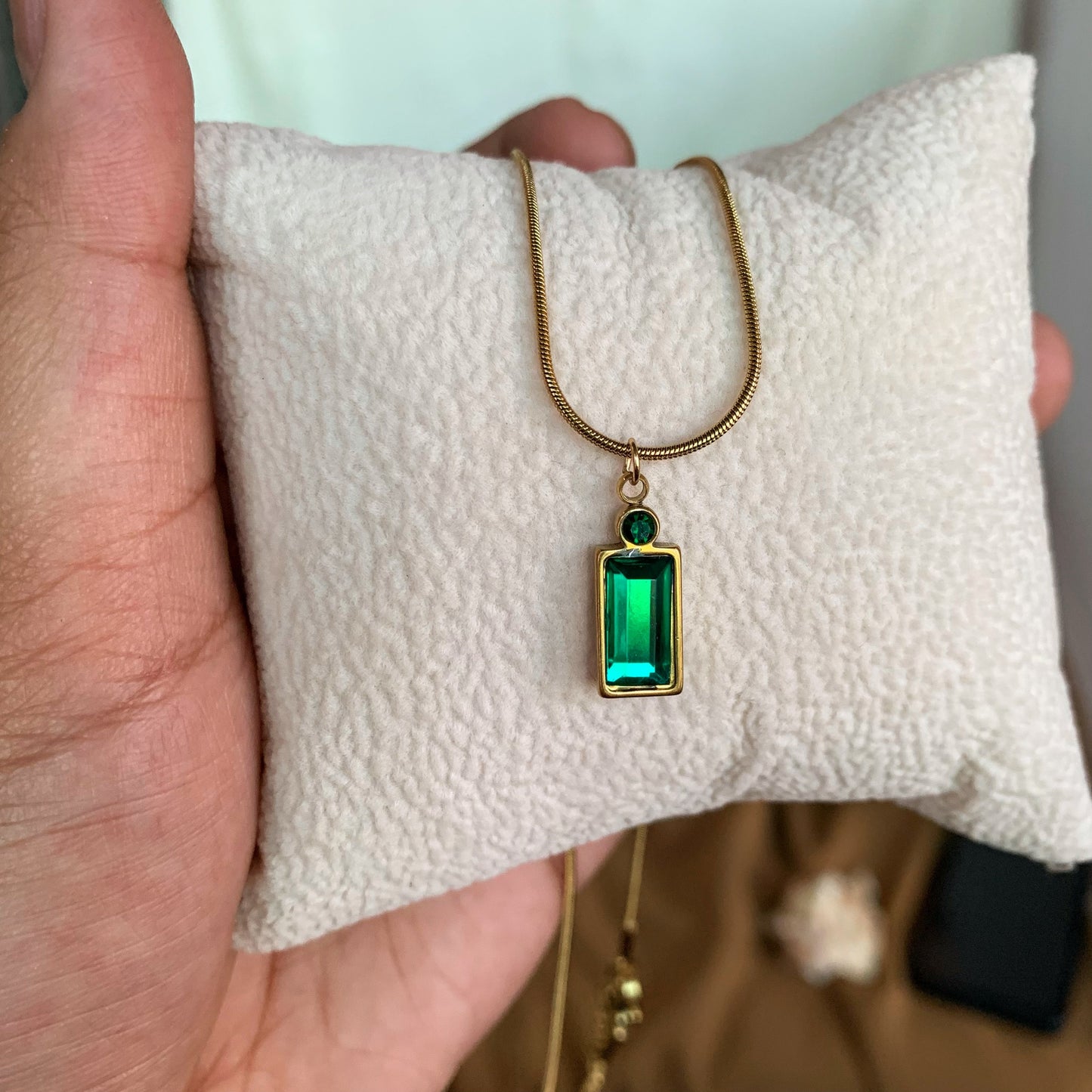 Emerald green crystal chain pendant