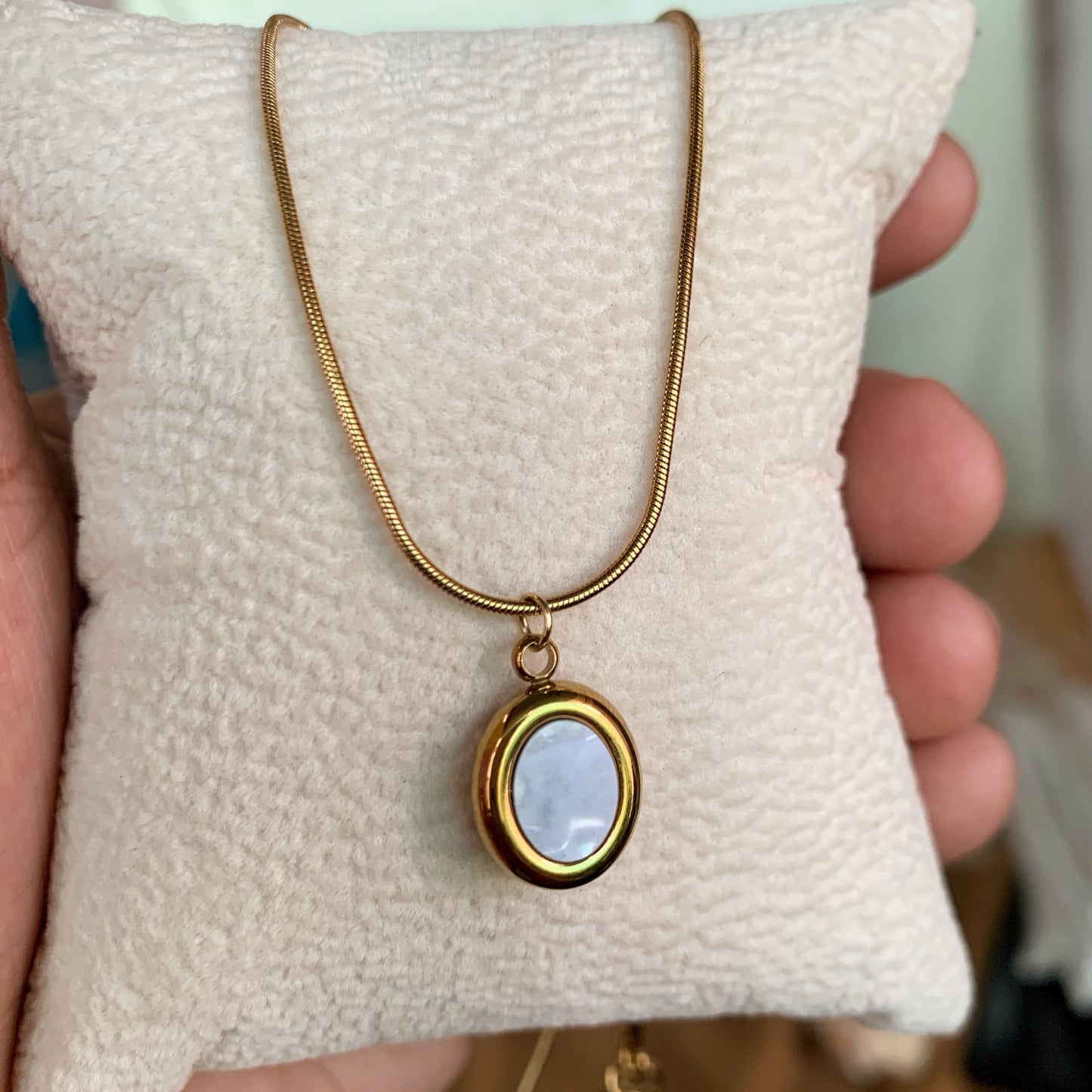 Mother Of Pearl Oval Chain Pendant