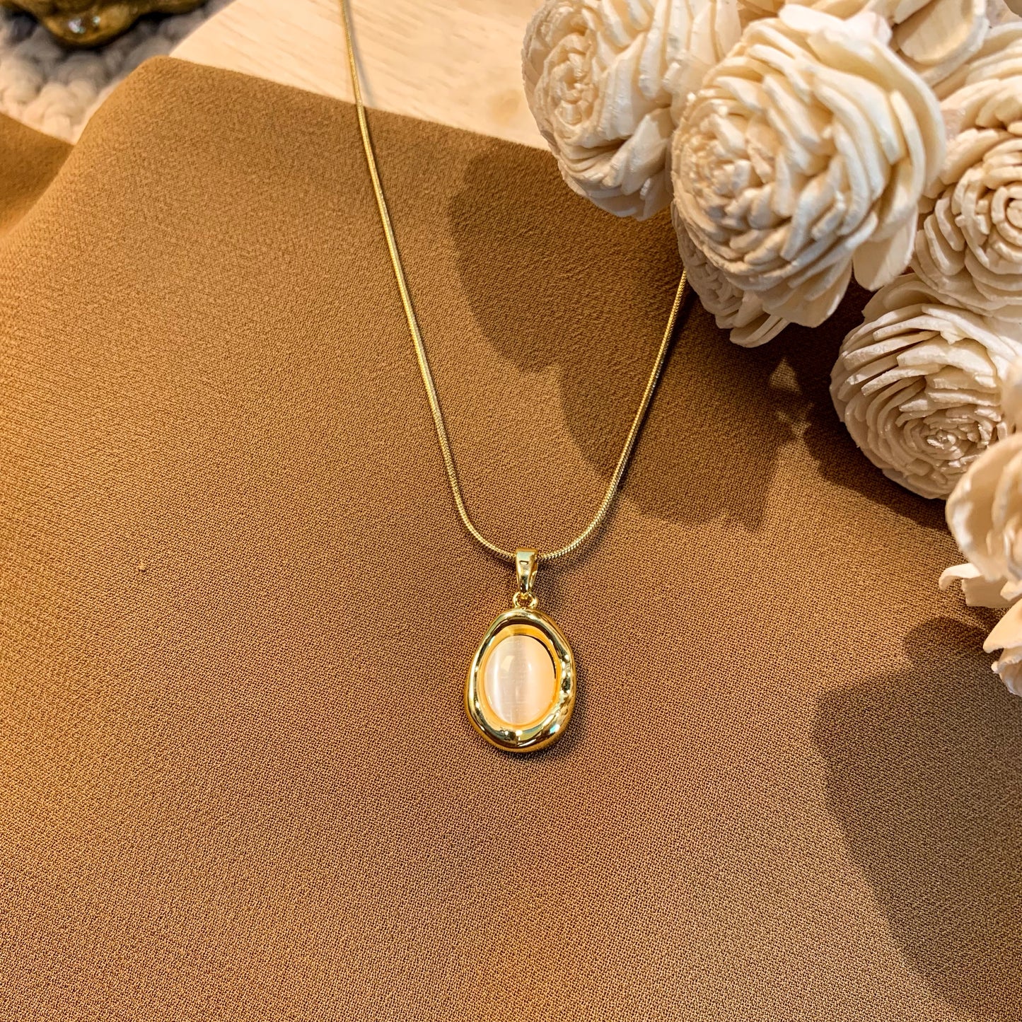 Pebble Shape cream stone chain pendant