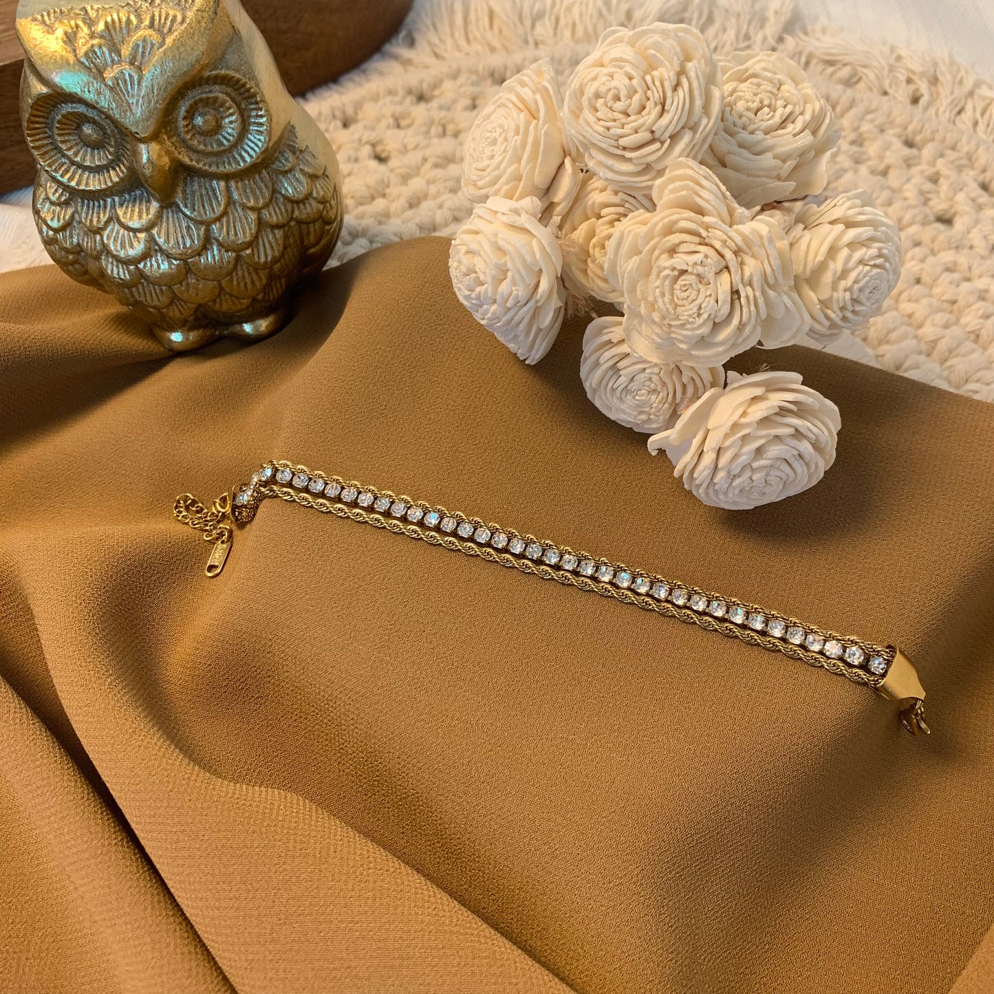 Elegant golden chain with diamond bracelet