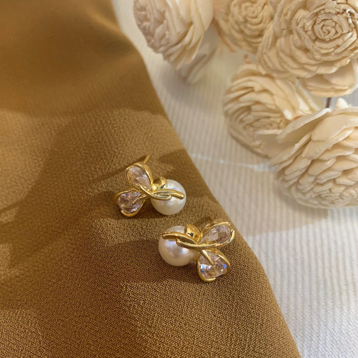 Pearl & crystal earings