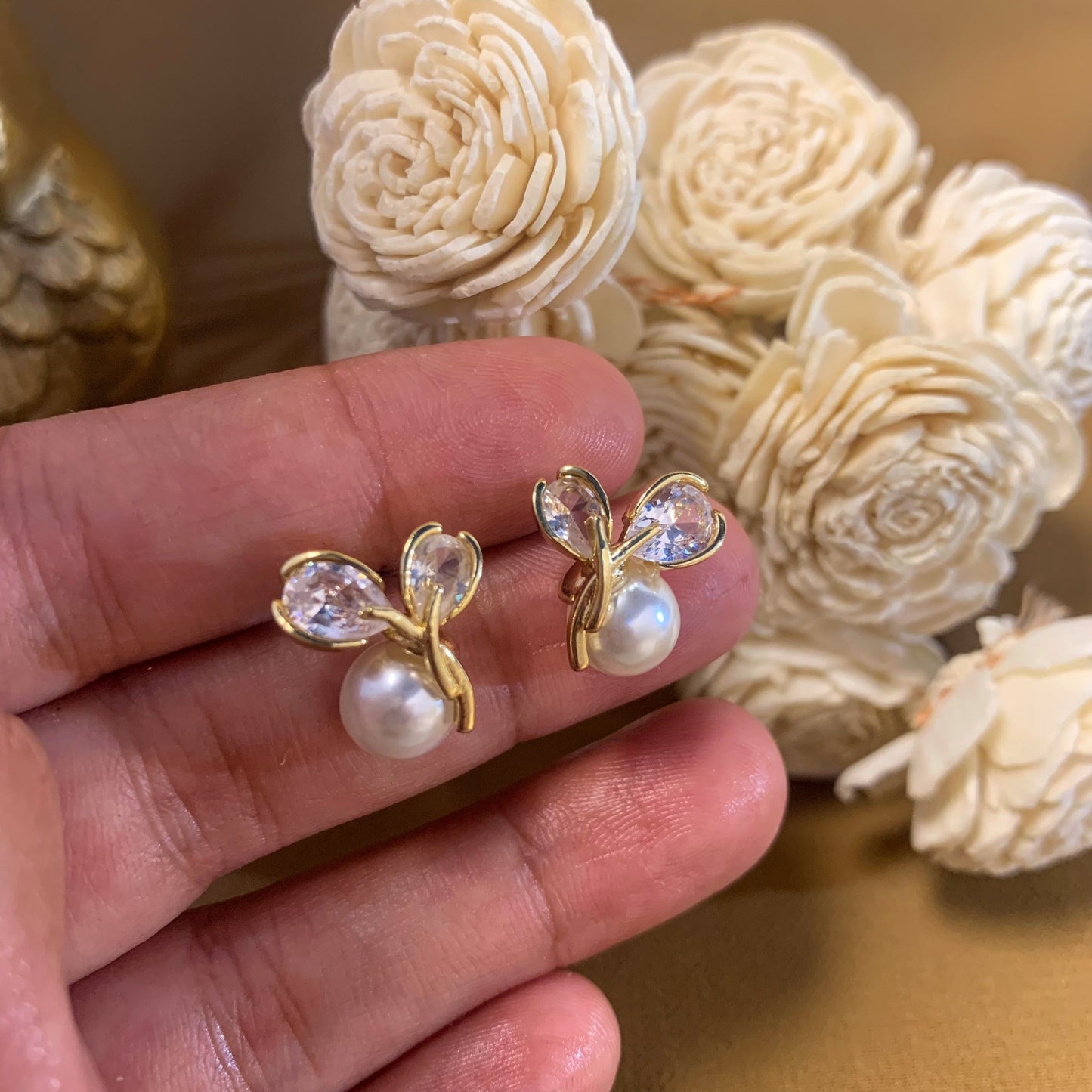 Pearl & crystal earings