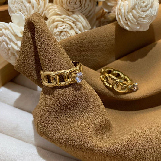 Desire diamond ring