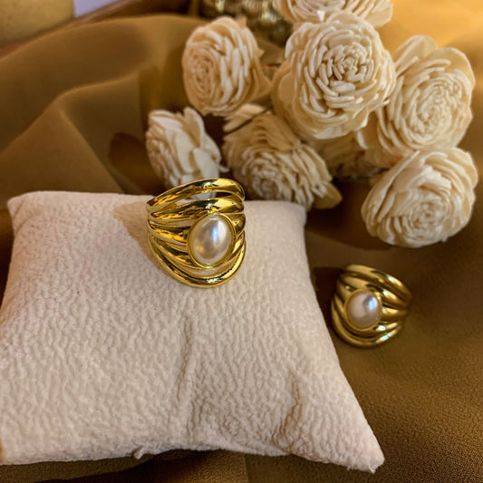 Vogue pearl ring