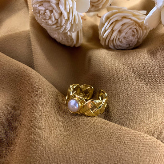Regal pearl ring