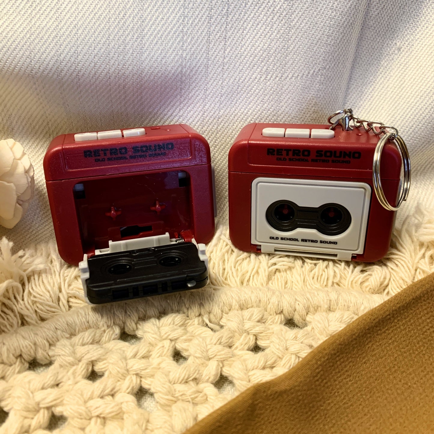 Retro voice recorder key chain