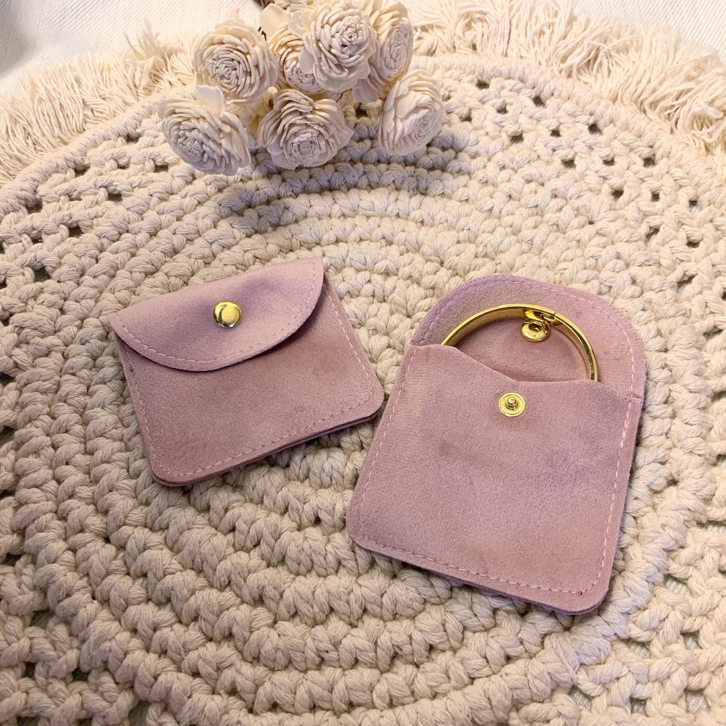 Soft velvet jewelry pouch (jewelry care)