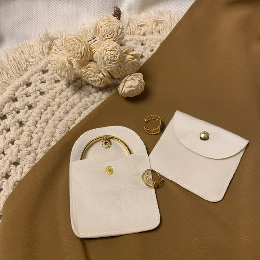 Soft velvet jewelry pouch (jewelry care)