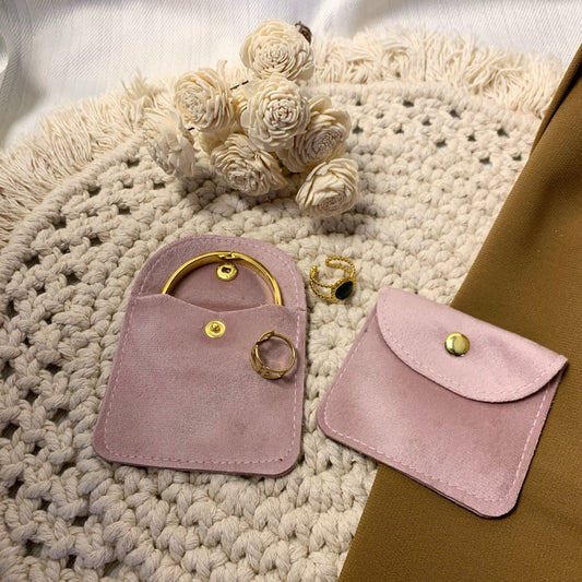 Soft velvet jewelry pouch (jewelry care)