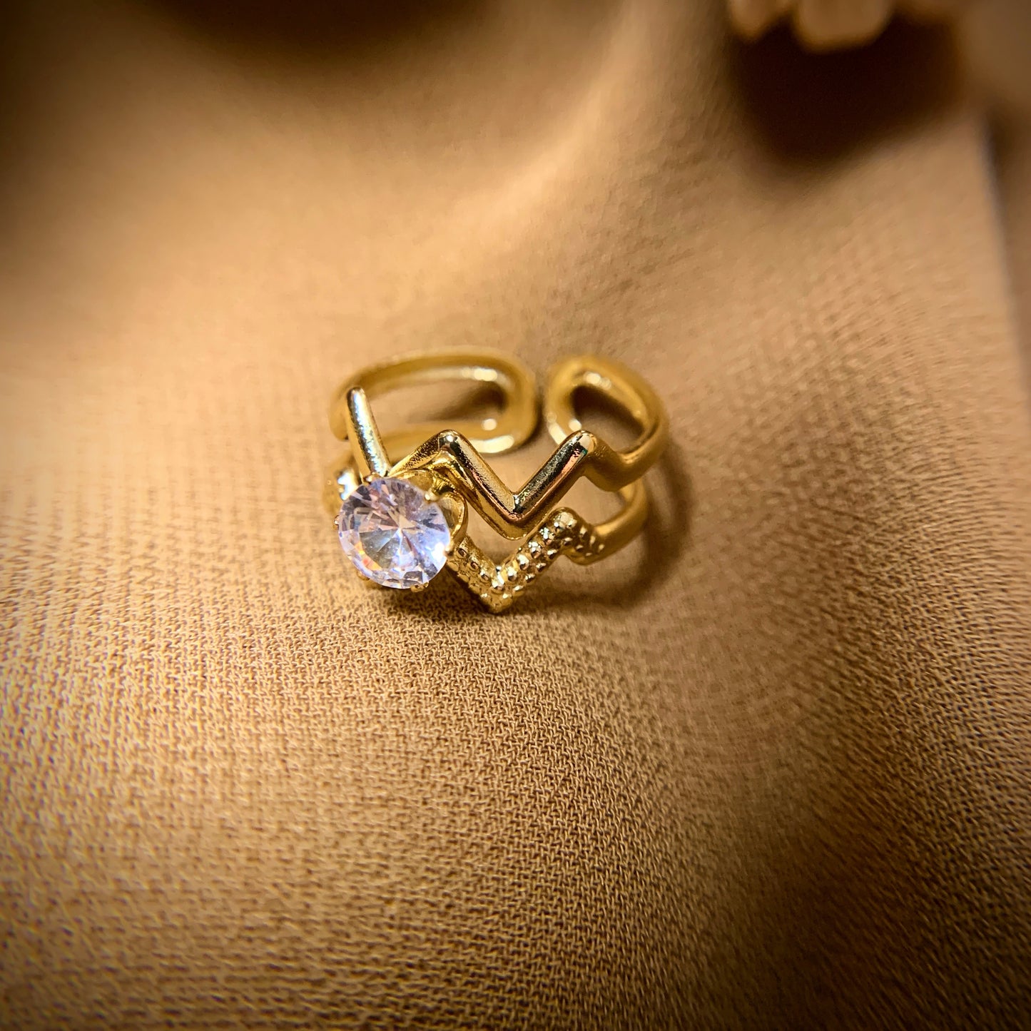 Tressure diamond ring