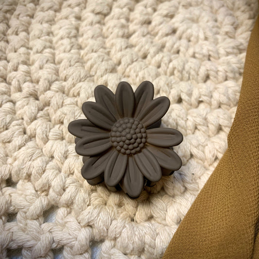 Daisy claw